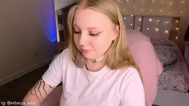 RebeccaAster's Live XXX Chat