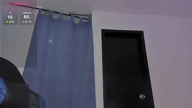 roseliam25 Adlı Modelin Canlı XXX Sohbeti