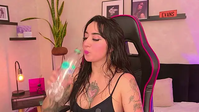 XXX chat uživo modela EmmyEvans1