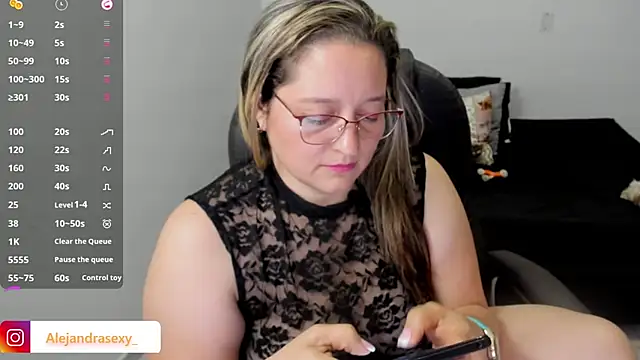 alejandra_milf_ Adlı Modelin Canlı XXX Sohbeti