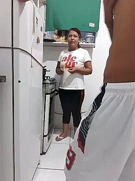 Chatroom XXX en direct de hothoney80