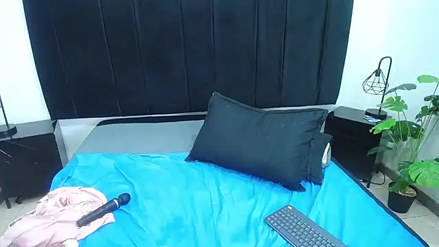 CamiilaReyes Chat XXX in diretta