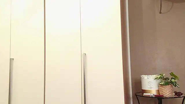 ScarletVerdi live XXX chat