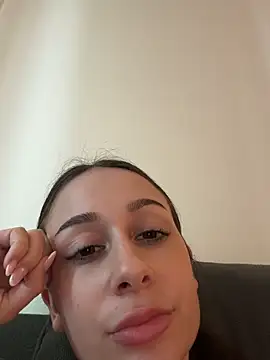 ChiaraSommer's Live XXX Chat