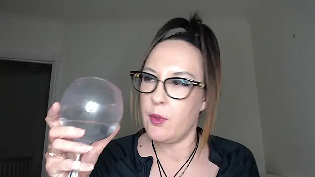 Humiliatrixxxx 即時 XXX 聊天