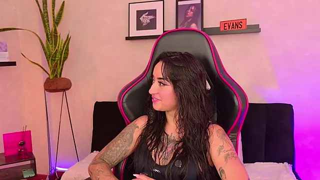 Chat XXX en directo de EmmyEvans1
