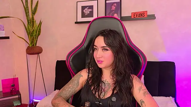 EmmyEvans1: онлайн-секс-чат