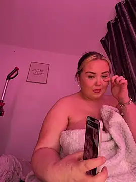 KatieCeexx webcam show