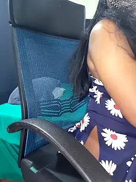 Midnight_Blossom élő XXX-chatje