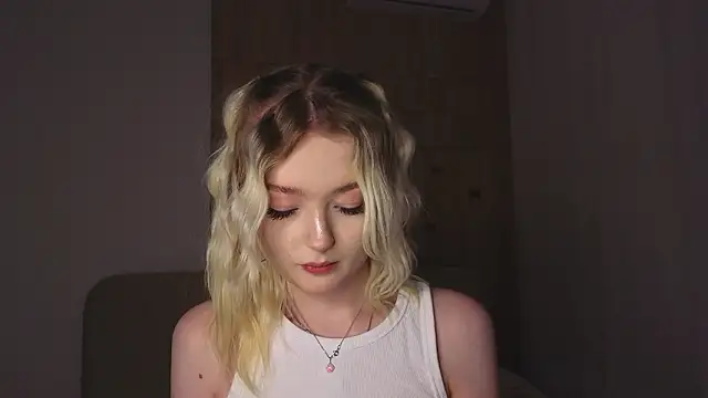 Živý XXX chat minigirl