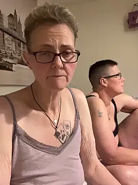 Curvy-Jinx Adlı Modelin Canlı XXX Sohbeti