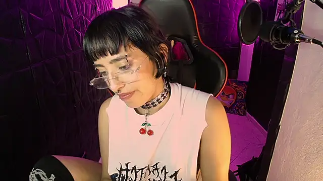 cherry444_ élő XXX-chatje