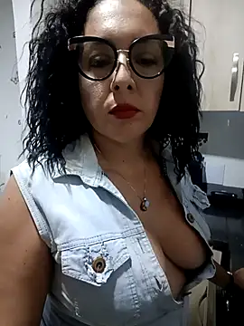 Chatroom XXX en direct de Enya_MadamDeluxe