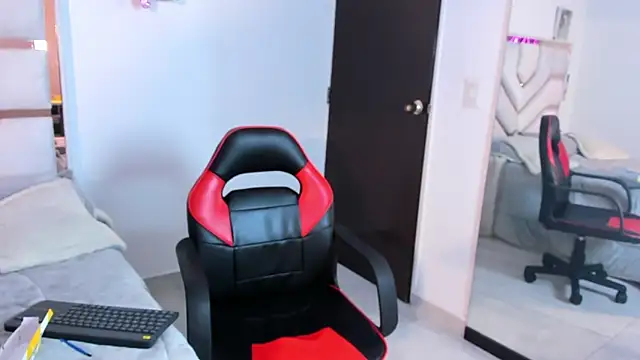 Curlystartt's Webcam Show