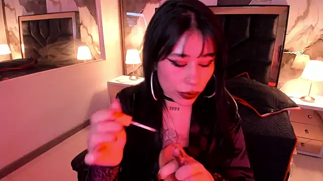 SusanVilla's Live XXX Chat