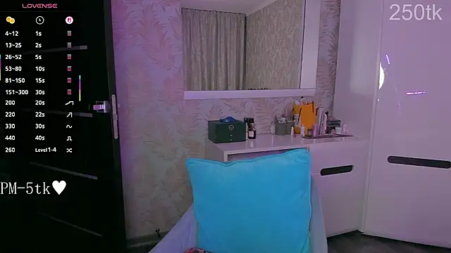 YonaBones' Live XXX Chat