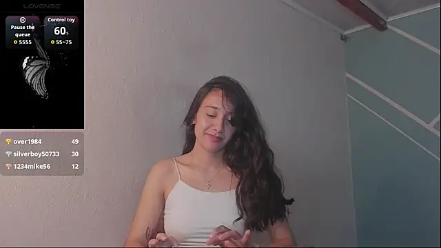 Lucy-Bluesea's Live XXX Chat