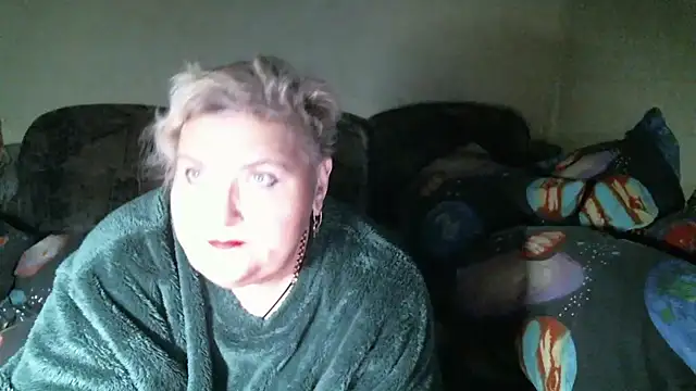 Lana555 Adlı Modelin Canlı XXX Sohbeti