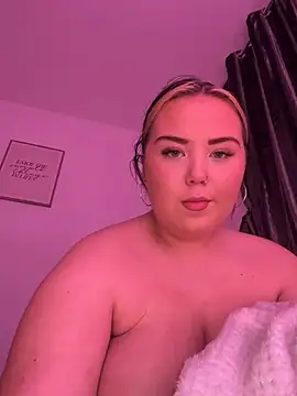 KatieCeexx webcam show