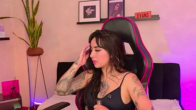 EmmyEvans1 Live XXX-Chat