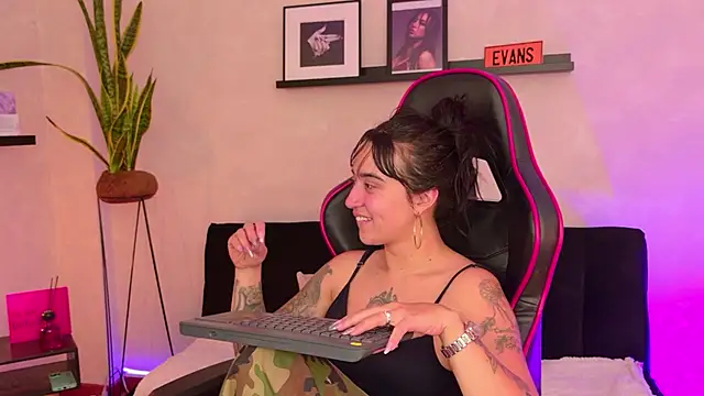 EmmyEvans1: онлайн-секс-чат