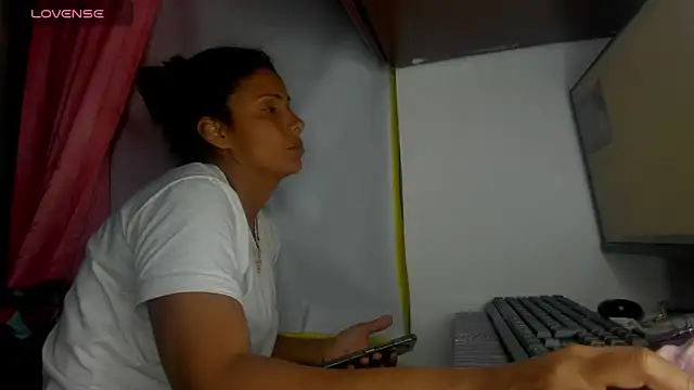 Chat XXX en directo de Nenita_Hot_