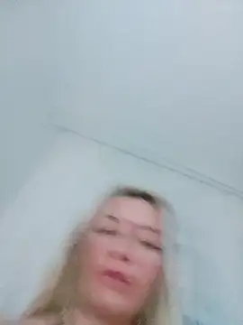 XXX chat uživo modela visnjica