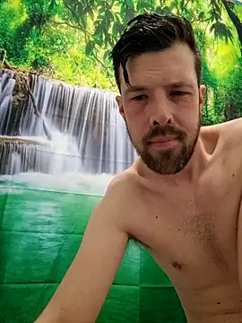 welcome-to-the-jungle's Live XXX Chat