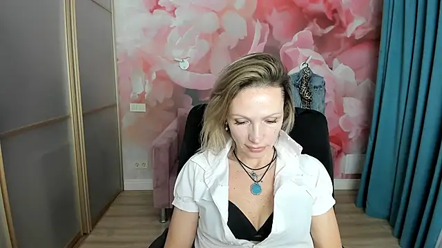 AlinaMoor élő XXX-chatje