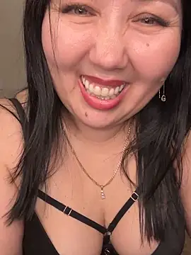 Love__Mom élő XXX-chatje