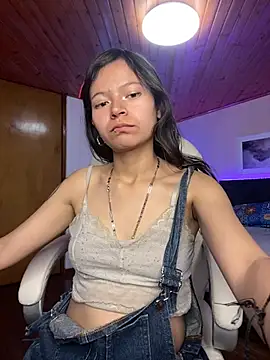 Chat +18 de Ninffa_pinkk21 ao vivo