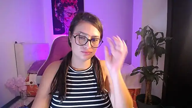 esmeraldaa230 Adlı Modelin Canlı XXX Sohbeti