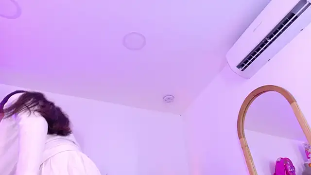 emily_bank's Live XXX Chat