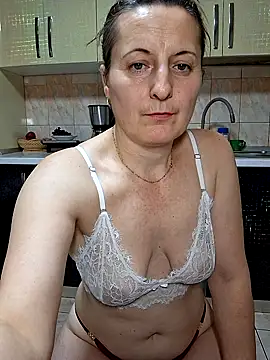 Sweet-milf- Chat XXX live