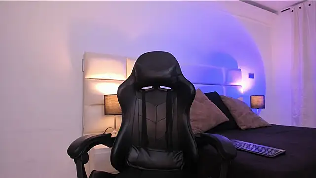 Show modela TonnieViera na web-kameri