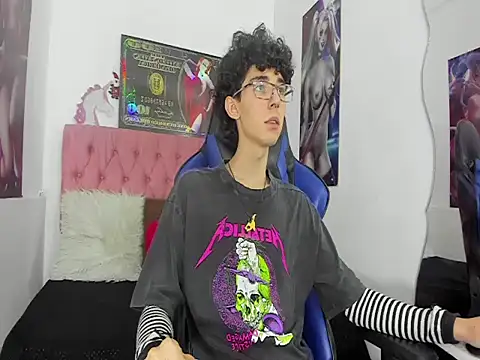 Syriussz: διαδικτυακό σόου στην κάμερα