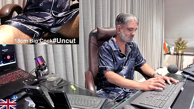 OnlineBossUK Live XXX Chat