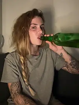 EmiliaCatalina's Live XXX Chat