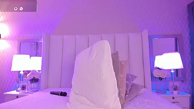 SophiaSmiiths_: διαδικτυακό σόου στην κάμερα