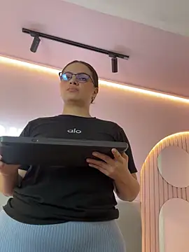 دردشة Tayler_Kim الجنسية المباشرة