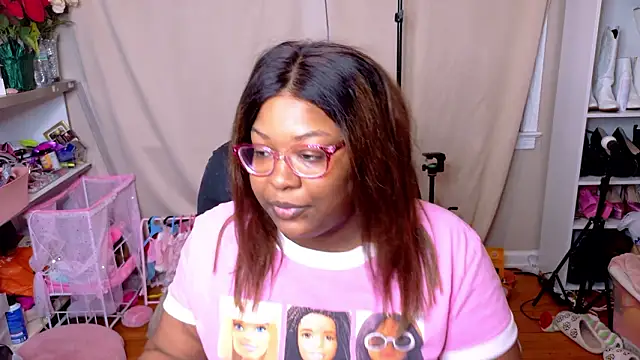 Chat XXX en directo de GoddessDesireLuxe