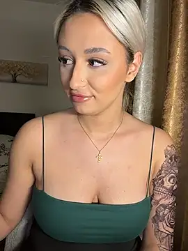 Онлайн чат XXX Kylie_One