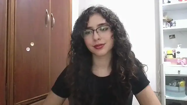 EveningWithAlice: διαδικτυακό σόου στην κάμερα