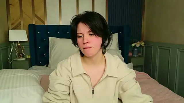 Milana_Cold: διαδικτυακό σόου στην κάμερα