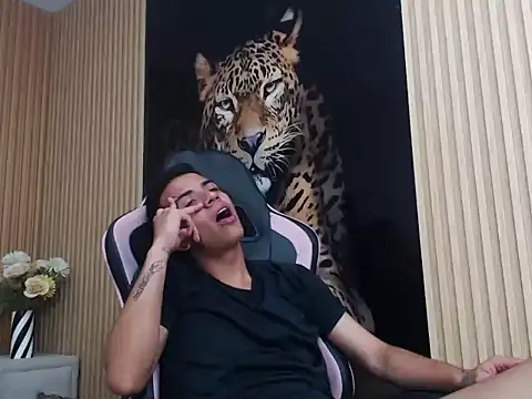 Chatroom XXX en direct de MaximoGrayy