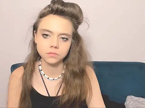 AmazingLilly Adlı Modelin Canlı XXX Sohbeti