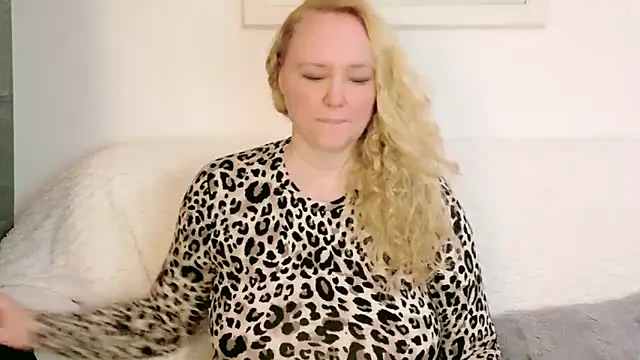 Sarah4you: онлайн-секс-чат