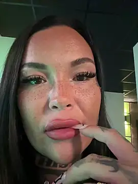 _MelinaCurves_ Adlı Modelin Canlı XXX Sohbeti