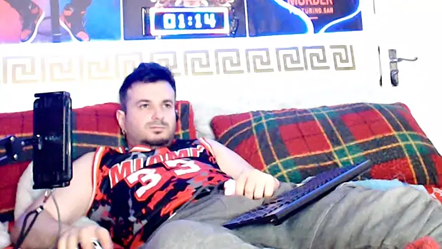 FuckToyBoy69 élő XXX-chatje