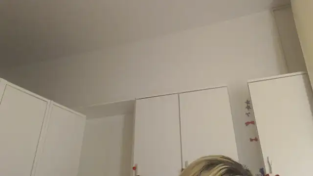 _karolynesyera_ élő XXX-chatje